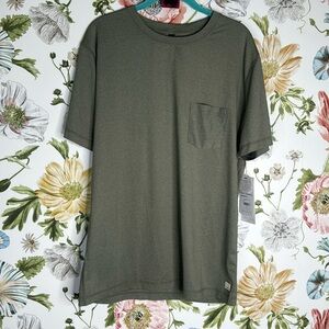 45- NWT-Vuori Trade wind Performance Tee